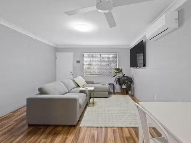 Cheap 1/12 Skylark Street, Slade Point, QLD 4740