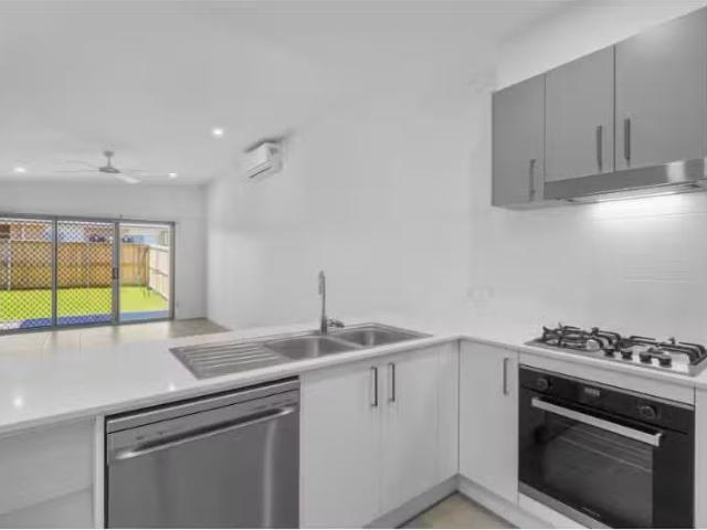 Charming 11 Caputar Way, LOCHINVAR House for rent Listed by J.