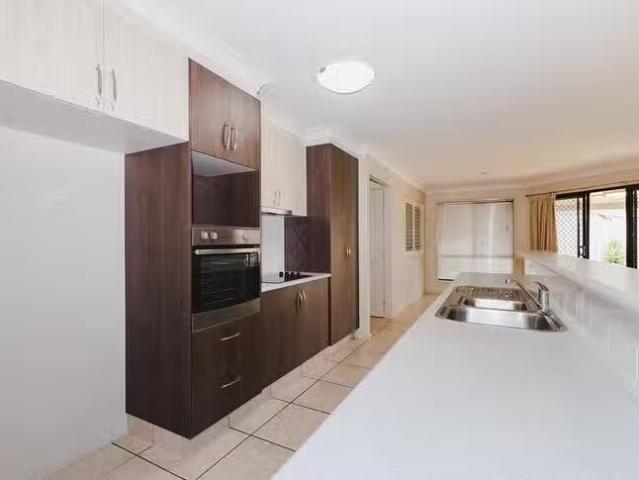 Deal! 11 Currawong Drive, Highfields, QLD 4352