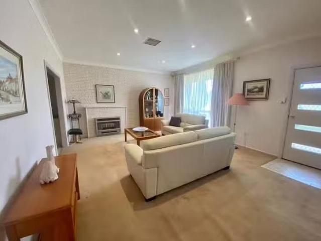 Cheap 11 Downes Crescent, Parkes, NSW 2870