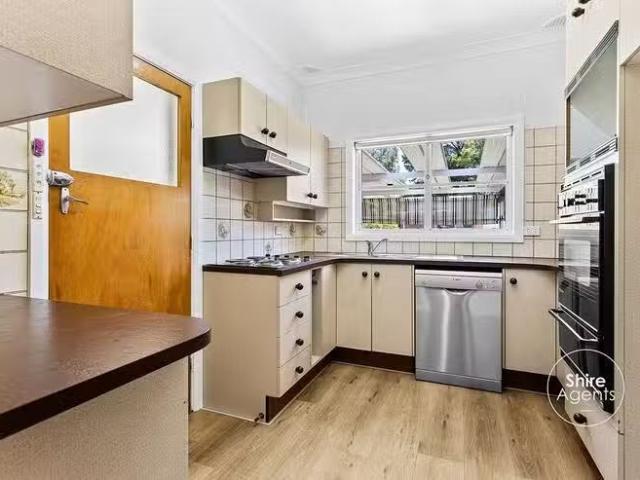 Nice 11 Dameeli Avenue, Kirrawee, NSW 2232