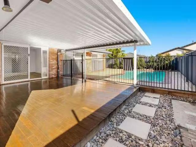 Cheap 11 Damson Place, Elanora, QLD 4221
