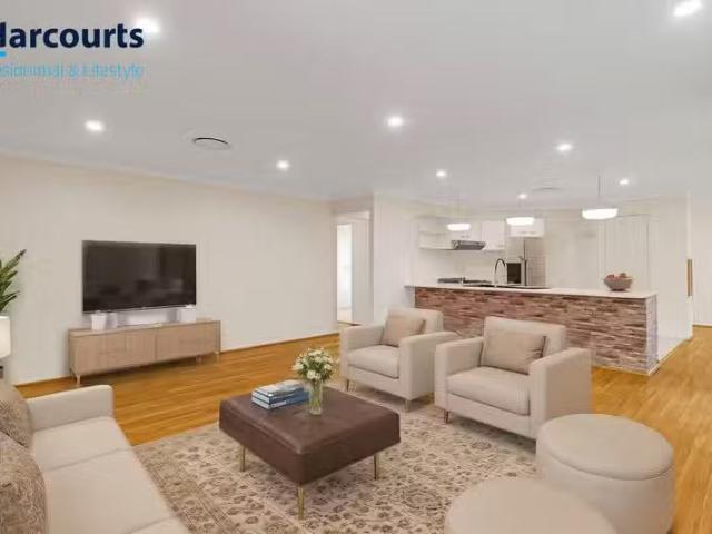 Just in! 11 Foxtail Crescent, WOONGARRAH, NSW 2259 House for.