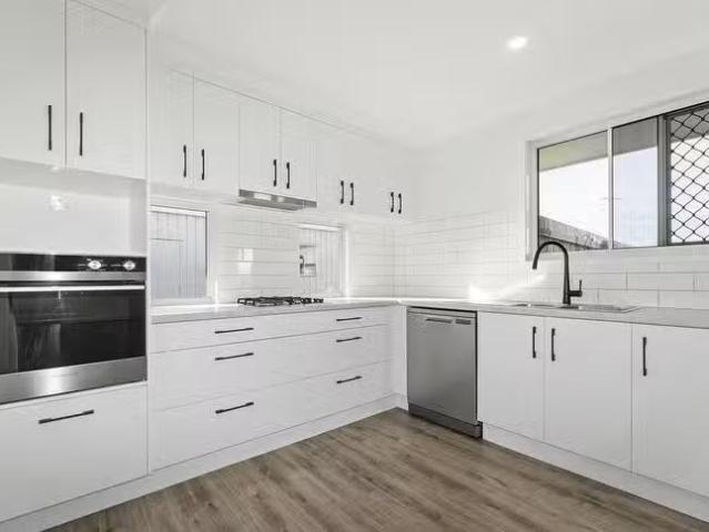 Just in! 11 Honeybee Court, Avenell Heights, QLD 4670