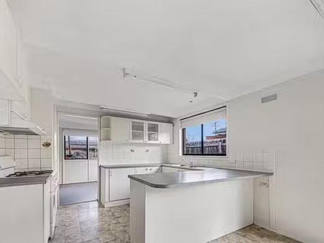 Cozy 11 Hughes Street, Hoppers Crossing, VIC 3029