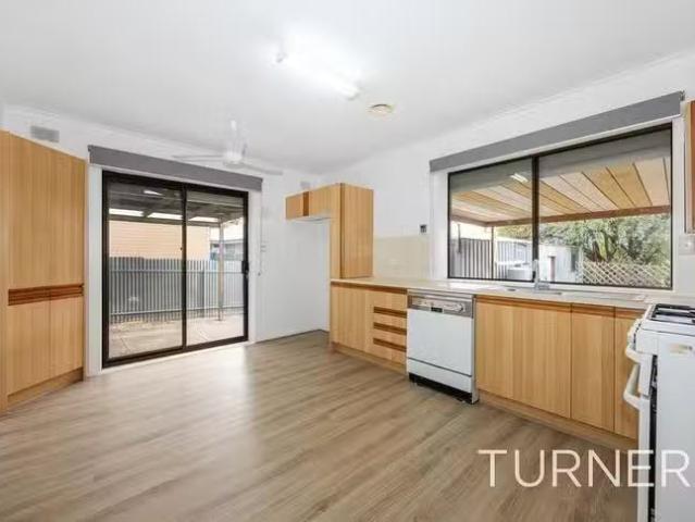 Rental! 11 Justin Crescent, Christie Downs, SA 5164