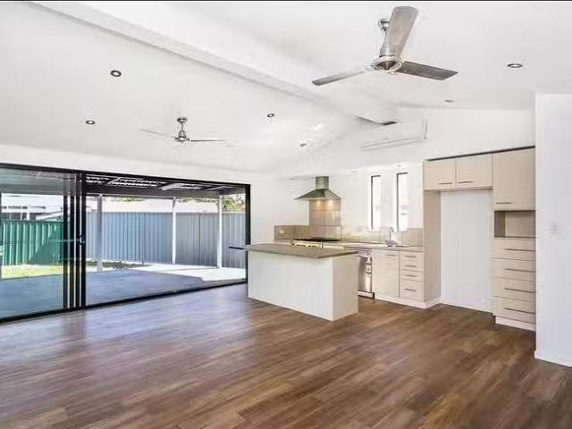 Unique 11 Newhaven Crescent, Worongary, QLD 4213
