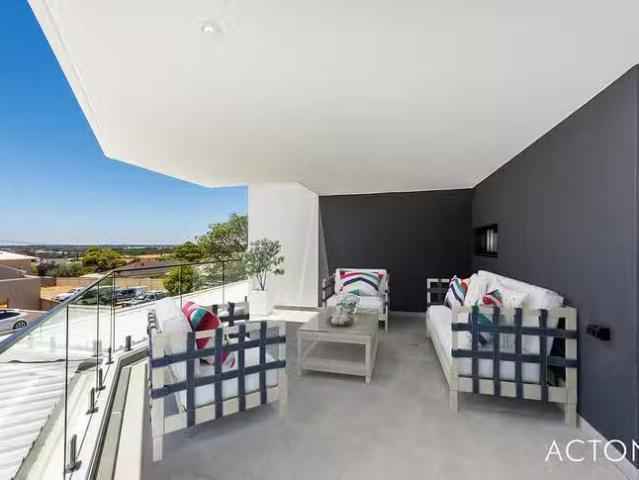 Unique 1/1 Smith Street, Karrinyup, WA 6018