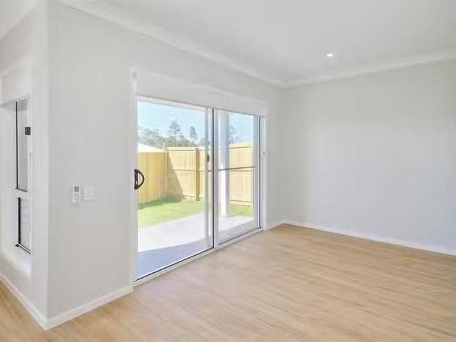 Cheap 11 Walker Street, Park Ridge, QLD 4125