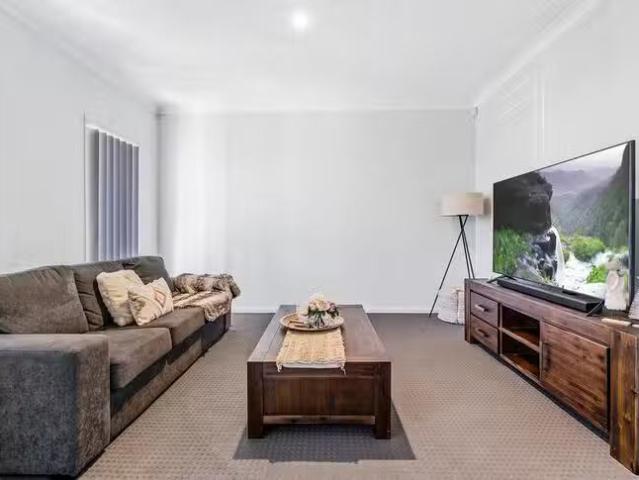 Deal! 11 Willmington Loop, Oran Park, NSW 2570