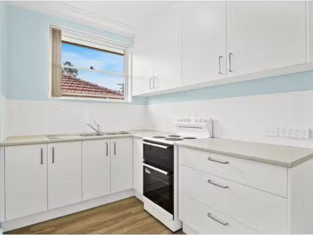 Just in! 1/1 Thurston Crescent, Corrimal Apartment for rent L.