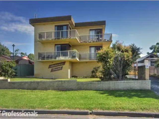 Unique 1/1A Anderson Avenue, NOWRA House for rent Listed by S.
