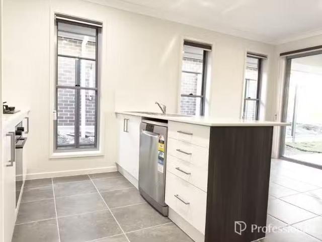 Unique 1/25 Wattle Street, KOOTINGAL House for rent Listed by.