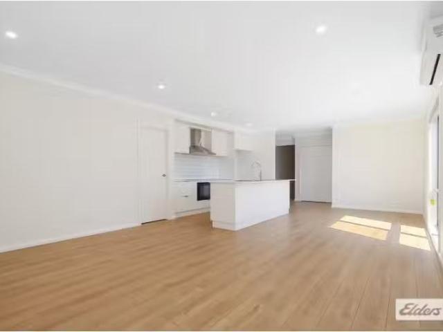Cozy 126 Larmer Street, Howlong House for rent Listed by Sara.