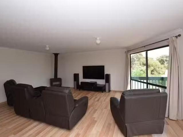 Deal! 128 Nepean Esplanade, Nepean Bay, SA 5223