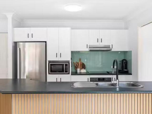 New 1/28 Wylie Avenue, Coorparoo, QLD 4151