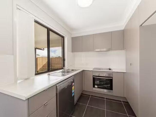Cozy 1/20 Azure Street, Rosewood, QLD 4340