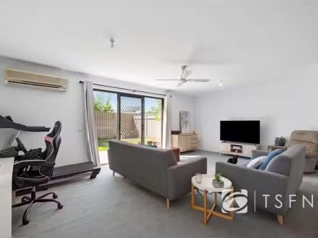 Cozy 1/21 Balmoral Drive, Golden Square Townhouse for rent Li.