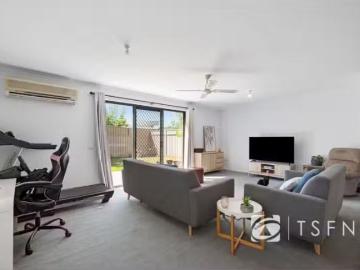 Just in! 1/21 Balmoral Drive, Golden Square Townhouse for rent.