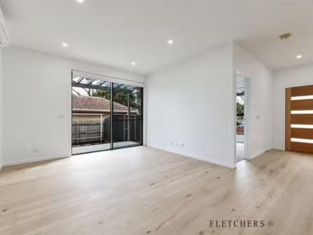 Rental! 1/21 Rosebank Ave, Ringwood North VIC 3134 Townhouse.