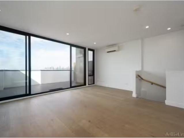 Cozy 12/1A Campbell Grove, Northcote Townhouse for rent Liste.