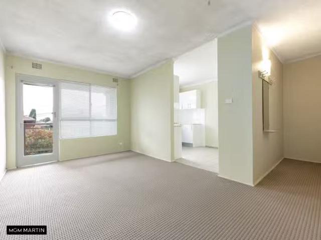 For Rent! 12/21 Mascot Drive, Eastlakes Apartment for rent Li.