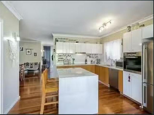 New 122 Victoria Street, Fairfield, QLD 4103
