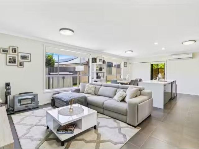 Just in! 12 Campine Street, Spring Farm House for rent Listed.