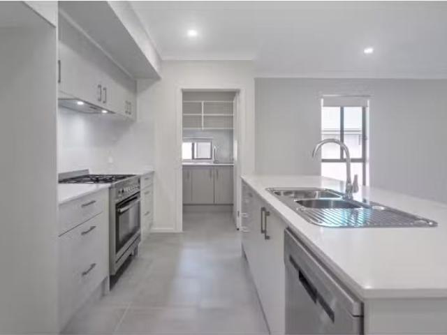 Unique 12 Adele Close, Nowra House for rent Listed by Christo.