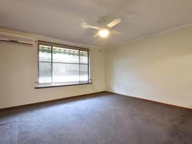 Just in! 1/2 Gloria Street, Morphett Vale, SA 5162