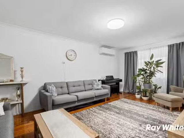 Charming 12 Hoyle Drive, Dean Park, NSW 2761