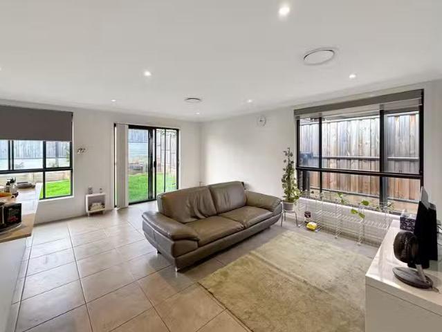 Cozy 12 Manion Street, Box Hill NSW 2765