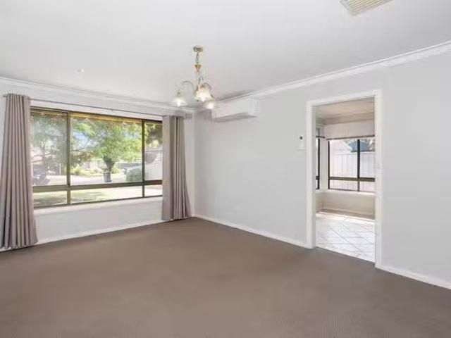 Cozy 12 Marie Avenue, Morphett Vale, SA 5162