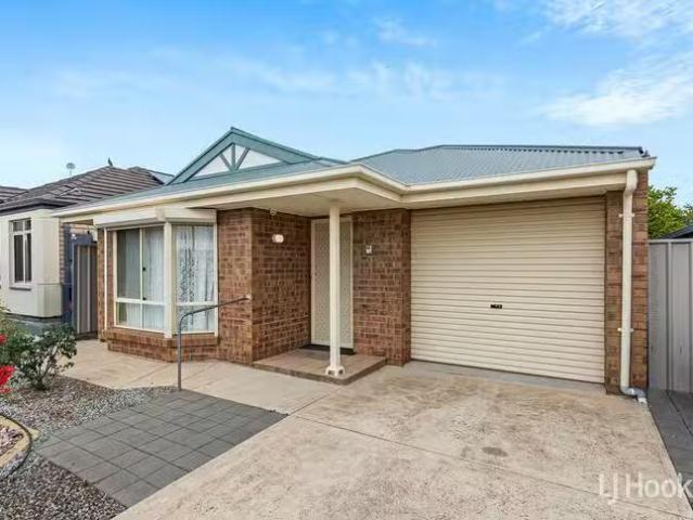 For Rent! 12 Spaxton Crescent, Craigmore, SA 5114