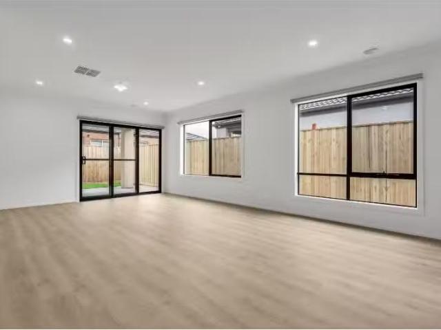 Unique 12 Sustain Street, MAMBOURIN House for rent Listed by.