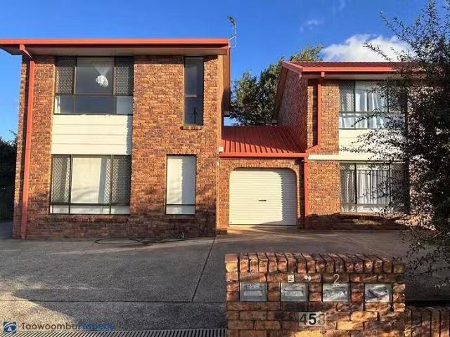 Just in! 1/2 Rachel Street, Darling Heights, QLD 4350