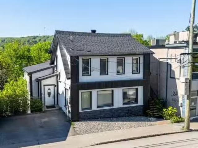 Deal! 1340 Rue King O. Sherbrooke Les Nations, QC, J1J 2B6.