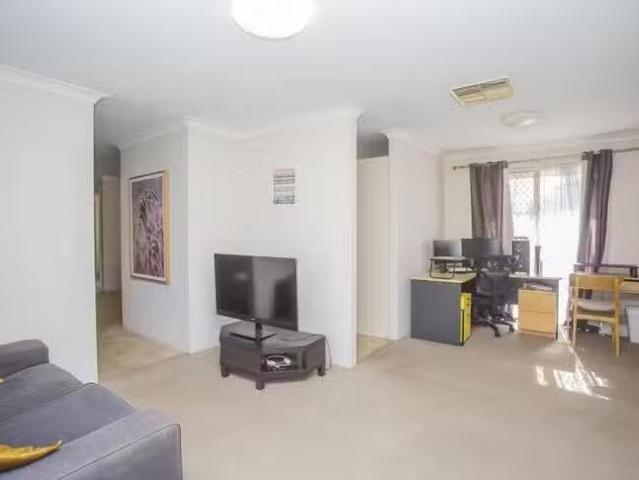 Rental! 136 Cortis Way, Langford, WA 6147