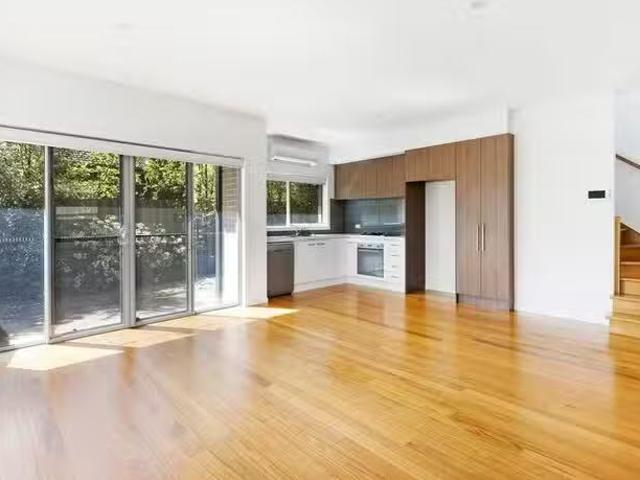 For Rent! 1/36 Porter Road, Heidelberg Heights, VIC 3081