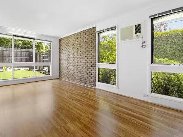 Charming 1/388 Scoresby Road, Ferntree Gully, VIC 3156
