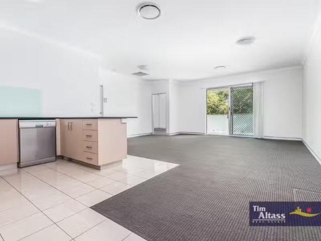 For Rent! 13/8 Overend Street, Norman Park Apartment for rent.