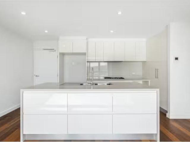 Unique 1301/10 Regent Street, Wollongong Apartment for rent L.