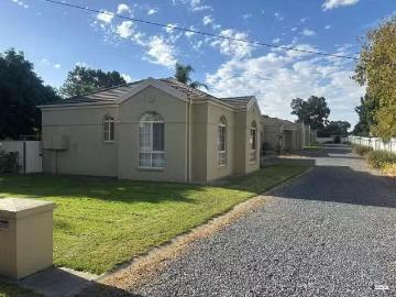 Just in! 1/31 Russell Street, Howlong, NSW 2643