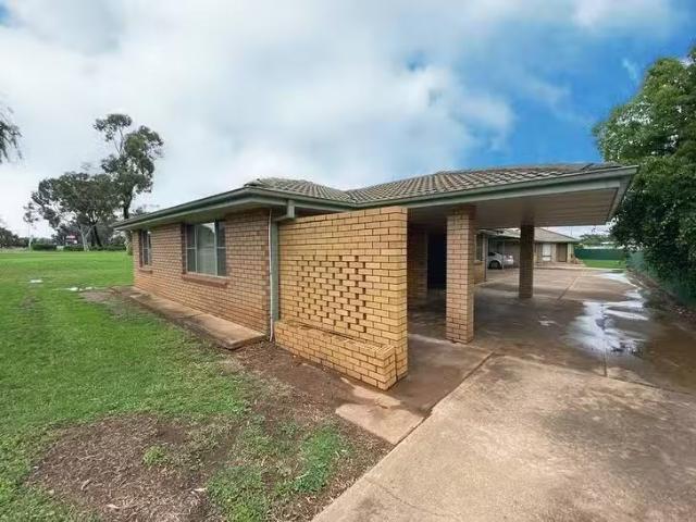 Just in! 1/32 Forbes Road, Parkes, NSW 2870