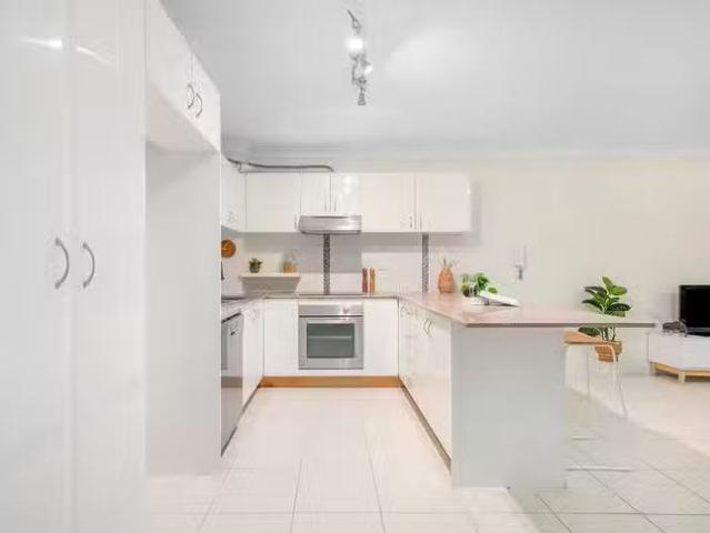 Nice 13/35 43 Penelope Lucas Lane, Rosehill, NSW 2142