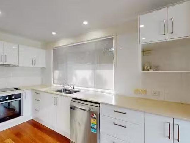 Just in! 13 Applecross Way, Elanora, QLD 4221