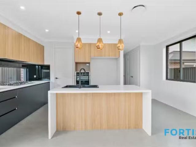 Cheap 13 Batavia Avenue, Leppington House for rent Listed by.