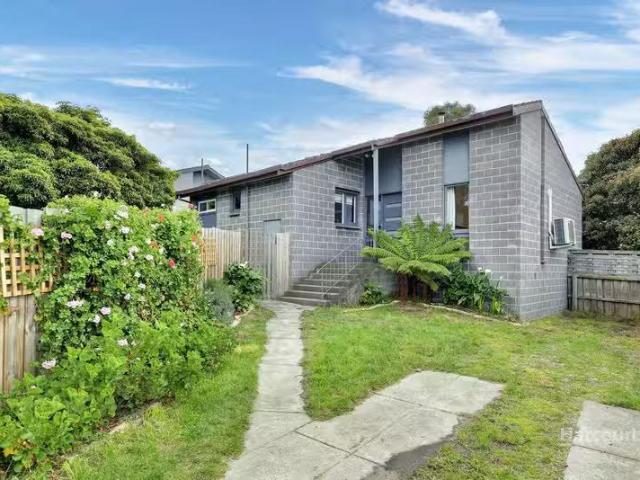Nice 13 Benboyd Circle, ROKEBY, TAS 7019 House for Rent
