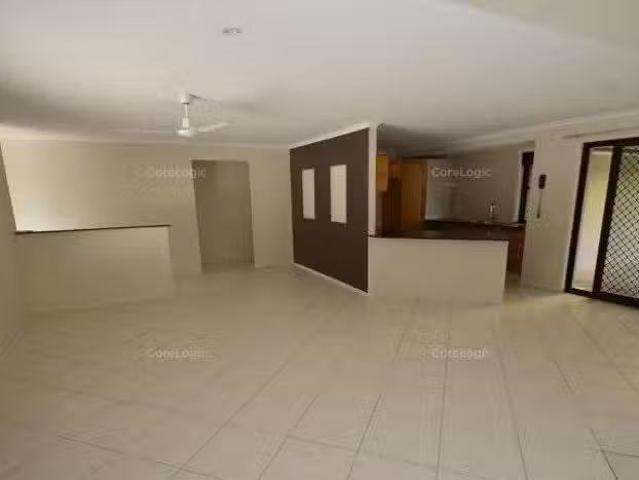 Just in! 13 Berwick Court, ARUNDEL, QLD 4214 House for Rent