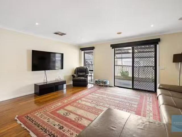 Just in! 13 Florida Court, Burnside Heights, VIC 3023